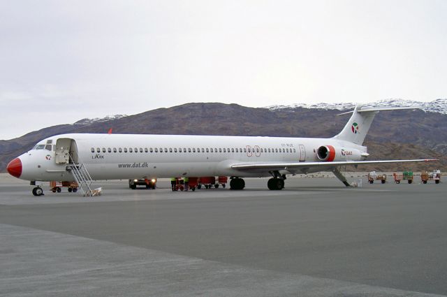 McDonnell Douglas MD-83 (OY-RUE) - Leased by Greenland Command