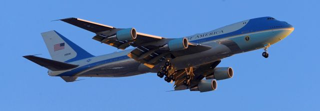 Boeing 747-200 (82-8000) - phoenix sky harbor international airport 19FEB20