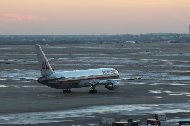 BOEING 767-300 (N358AA) - 121013 AA B763 taxiing out from Terminal D