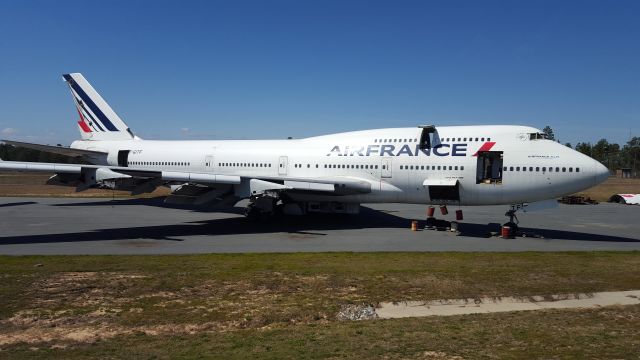 Boeing 747-400 (F-GITF) - She has seen better days for sure.