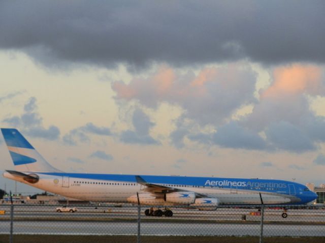 Airbus A340-300 (LV-CSD)