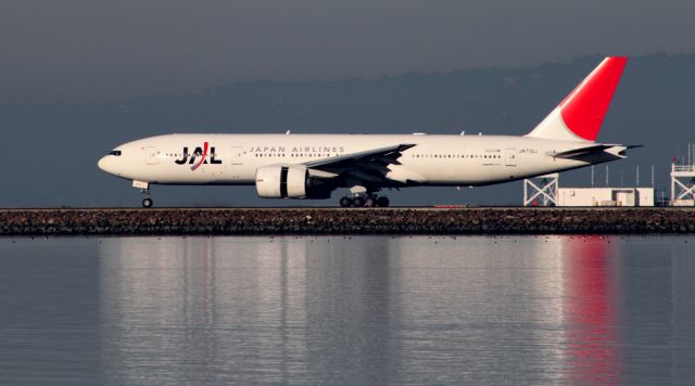 Boeing 777 (JA710J)