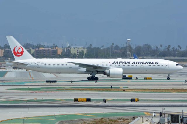 BOEING 777-300 (JA737J) - Japan Airlines Boeing 777-346ER JA737J at LAX on May 3, 2016.