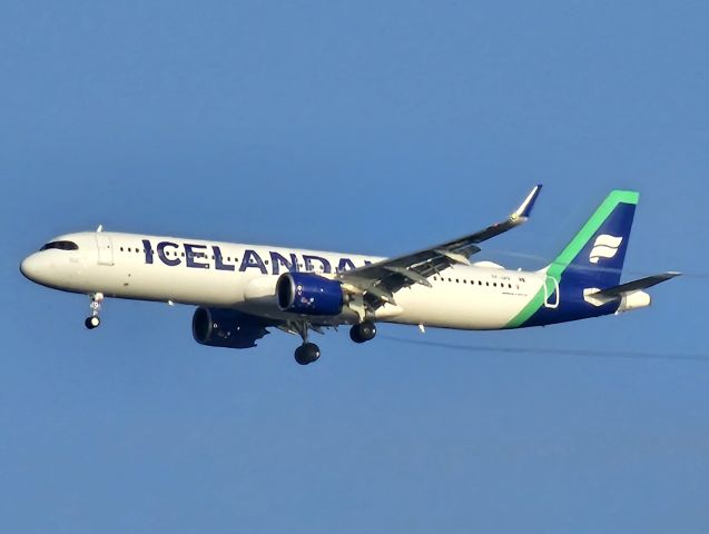 Airbus A321neo (TF-IAD)