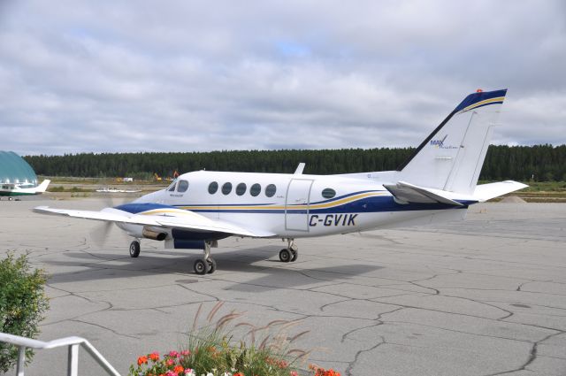 Beechcraft King Air 100 (C-GVIK) - MAX-150 à son arrivée à YEY le 28 août 2014