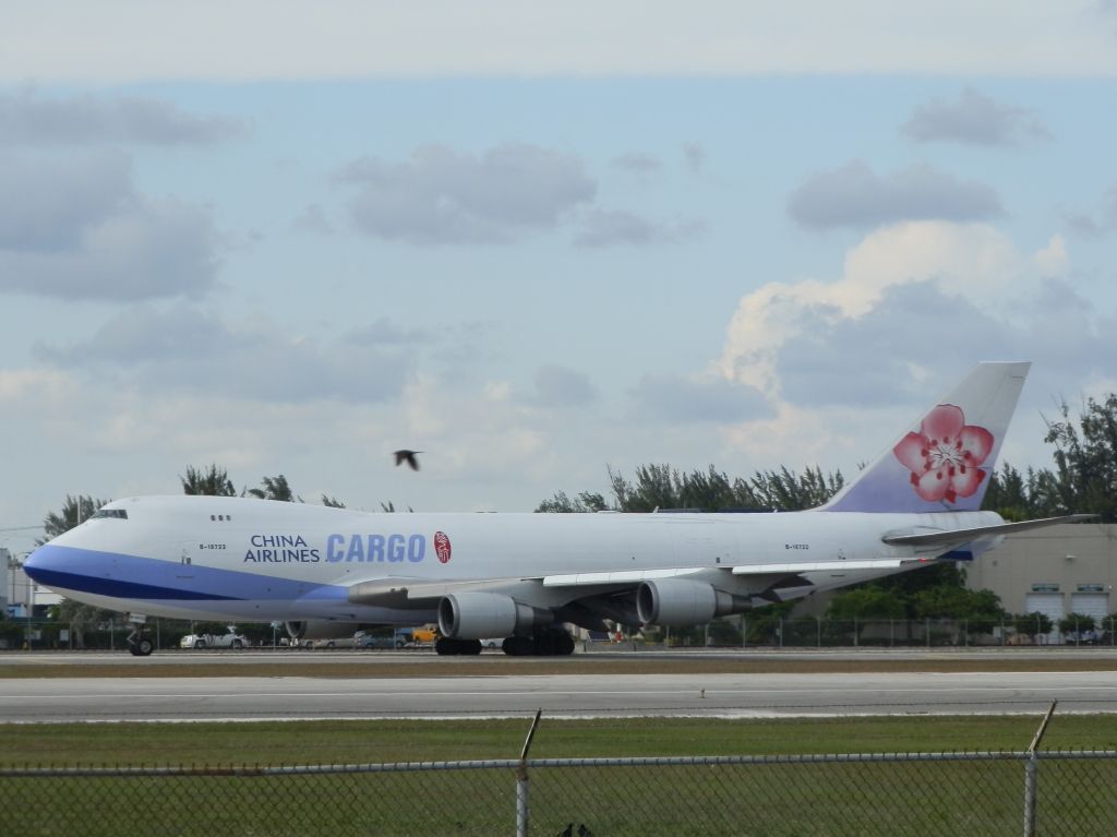 Boeing 747-400 (B-18723)