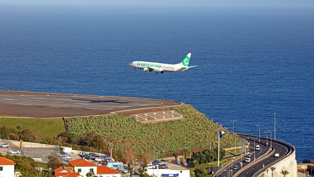 Boeing 737-800 (PH-HZX) - From Gaula hill.