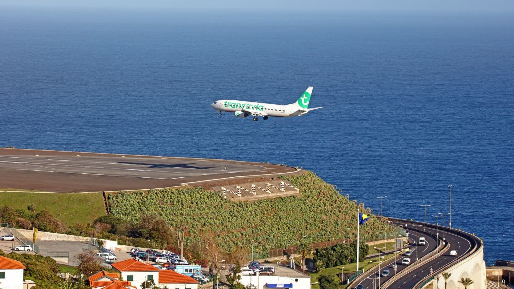 Boeing 737-800 (PH-HZX) - From Gaula hill.