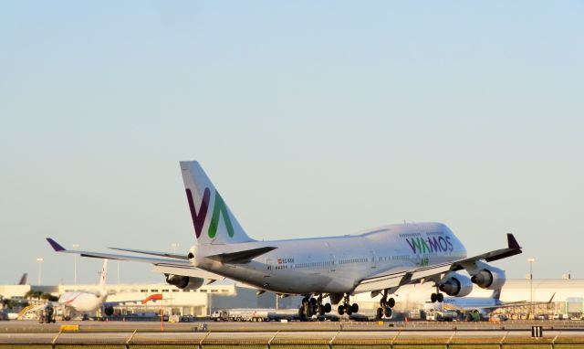 Boeing 747-400 (EC-KXN)