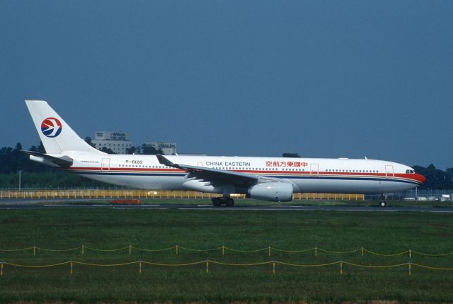 Airbus A330-300 (B-6120) - Departure at Narita Intl Airport Rwy16R on 2006/08/06