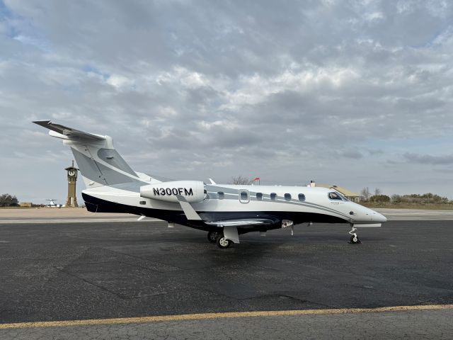 Embraer Phenom 300 (N300FM)