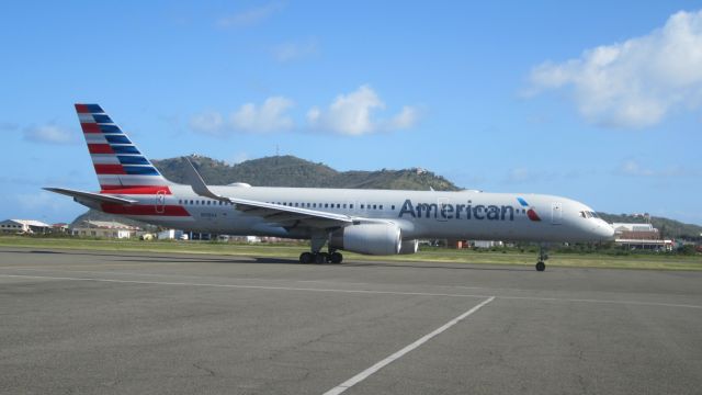 Boeing 757-200 (N198AA)