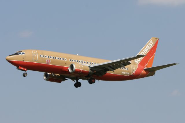 BOEING 737-300 (N661SW) - July 7, 2007 - evening arrival at BWI