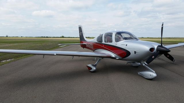 Cirrus SR-22 (N450SU)