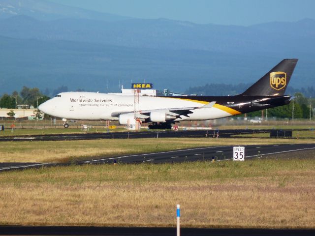 Boeing 747-400 (N572UP) - Getting ready to take 28L.