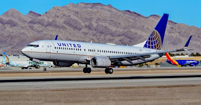 Boeing 737-800 (N76517) - N76517 United Airlines Boeing 737-824 s/n 31628 - Las Vegas - McCarran International (LAS / KLAS)br /USA - Nevada,  January 18, 2019br /Photo: TDelCoro