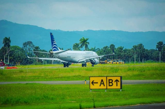 Embraer ERJ-190 — - Embraer E190 from Copa Airlines about to exit the runway in Santiago.