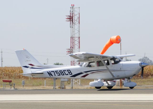 Cessna Skylane (N758CB)