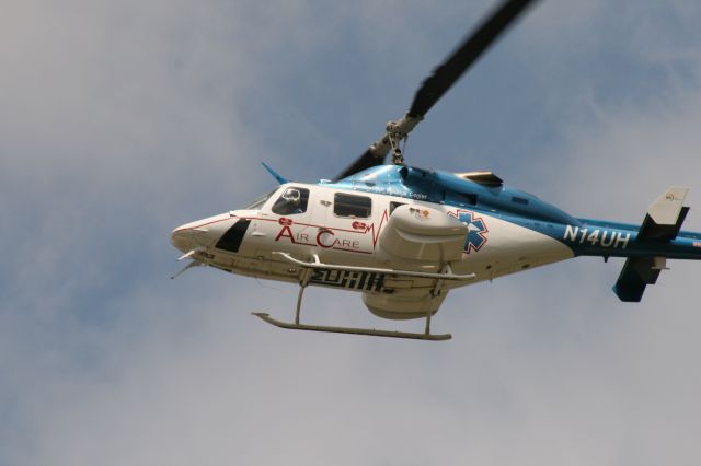 Bell 222 (N14UH) - Landing at Bolivar Medical