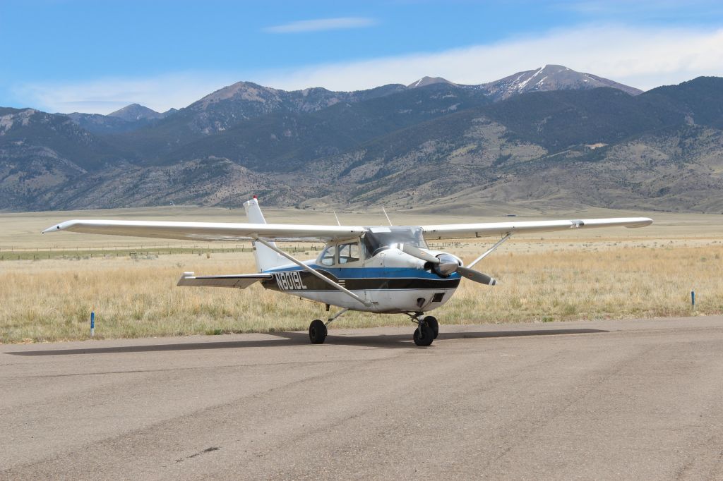 Cessna Skyhawk (N8019L)