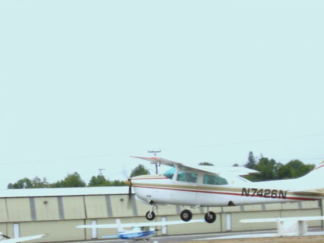 Cessna Centurion (N7426N) - TAKING OFF FROM RWY 24