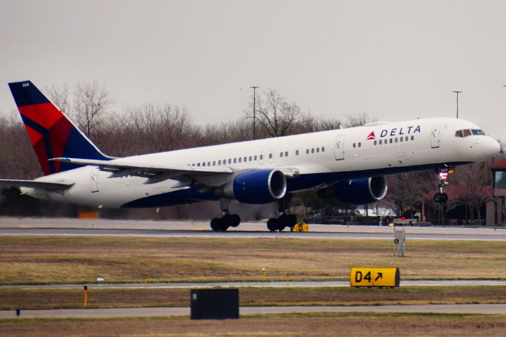 Boeing 757-200 (N664DN) - N664DN operating as DAL8947 to Newark (EWR) from Buffalo (BUF) with the Buffalo Sabres on-board for their game against the New Jersey Devils on April 6th 2021