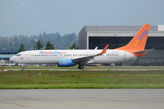 Boeing 737-800 (C-FTDW)