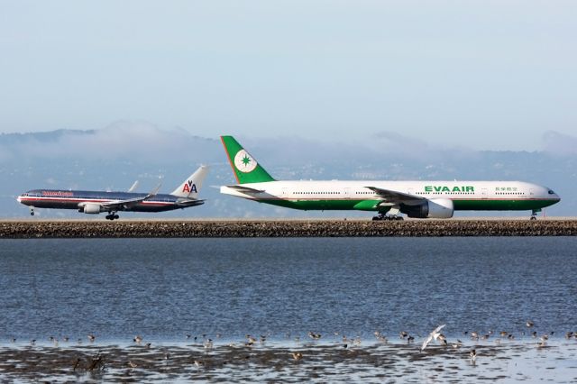 BOEING 777-300 (B-16715)