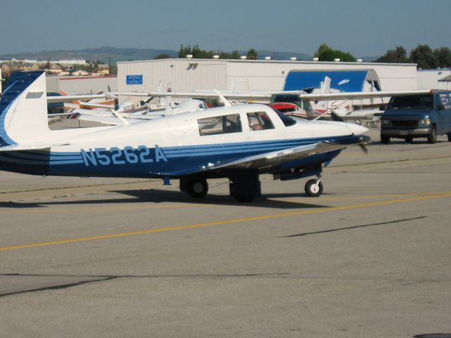 Mooney M-20 (N5262A) - Taxiing at Fullerton