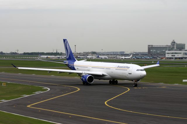 Airbus A330-300 (OO-SFN)