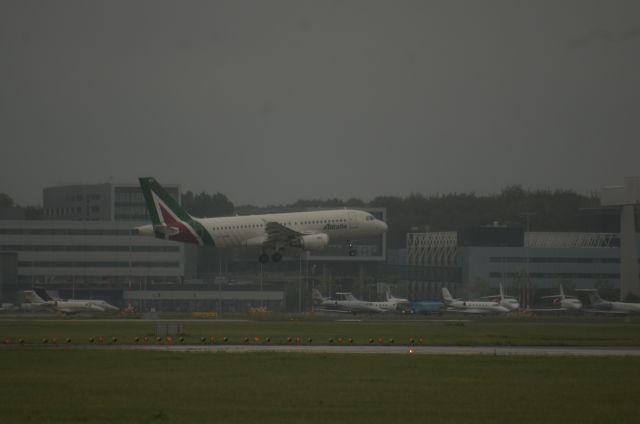 EI-IMD — - Watching the Buitenveldertbaan from McDonalds parking. Spotting from our car on a rainy morning.