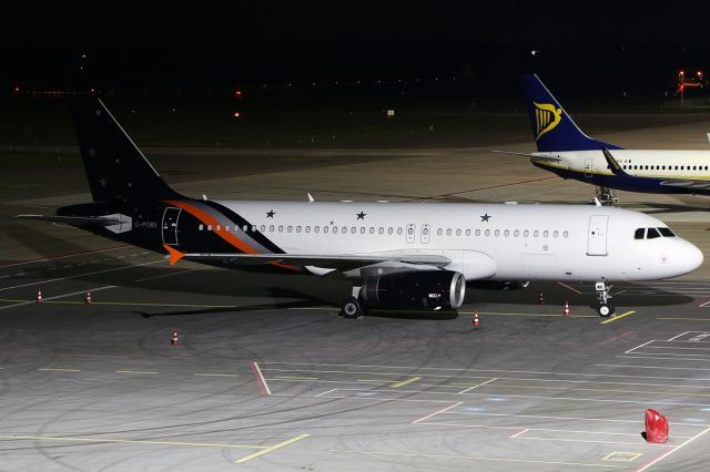 Airbus A320 (G-POWK)