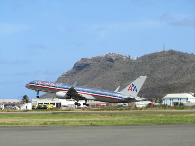 Boeing 757-200 (N677AN)