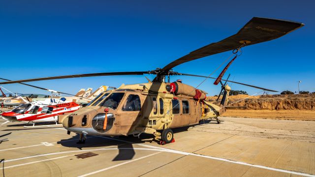 Sikorsky S-70 (N820)