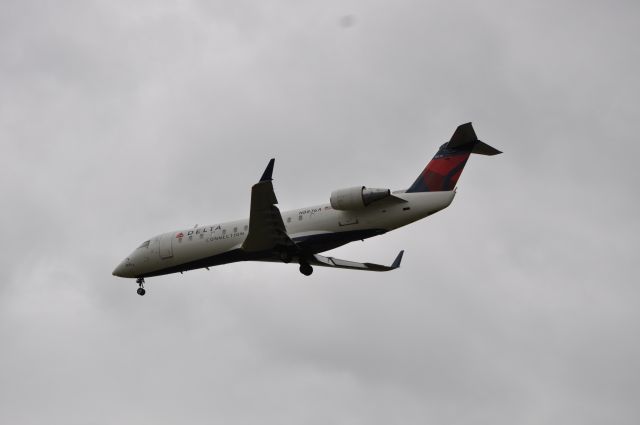 Canadair Regional Jet CRJ-200 (N9936A)