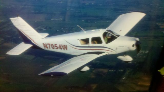 Piper Cherokee (N7054W)