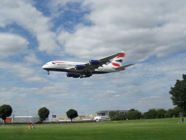 Airbus A380-800 (G-XLEC)