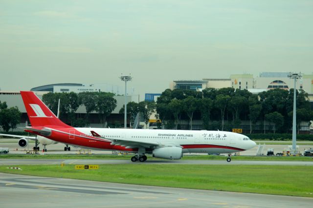 Airbus A330-200 (B-6545)