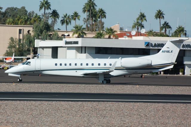 Embraer ERJ-135 (N910LX)