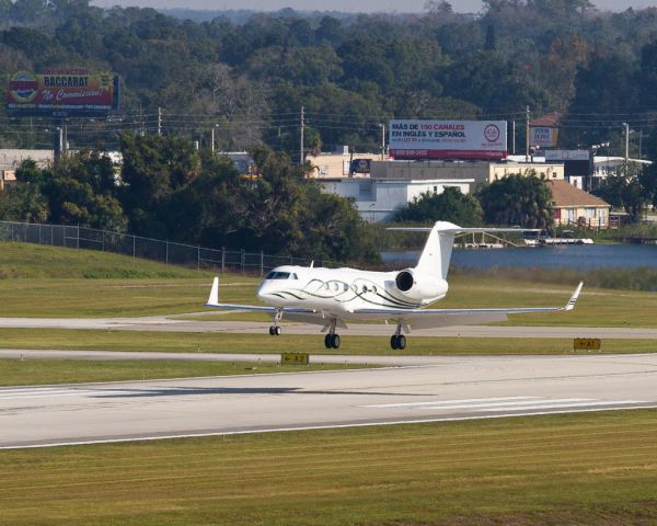 Gulfstream Aerospace Gulfstream IV (N432AS) - A nicely painted G450 arrives for the NBAA static.