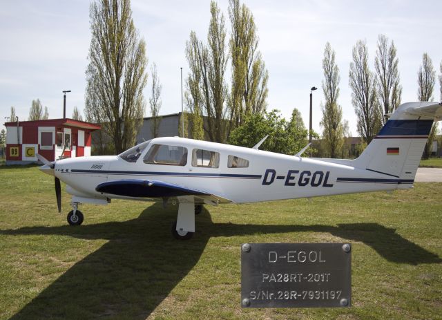 Piper Arrow 4 (D-EGOL) - Very nice personal travel aircraft.