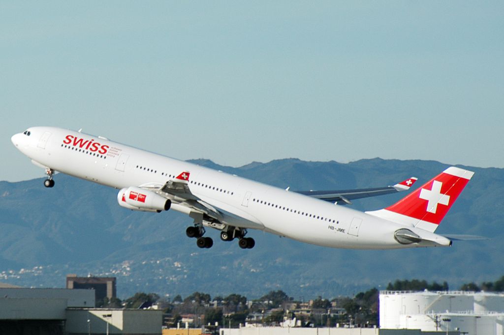 Airbus A340-300 (HB-JME) - HB-JME  A340-313X  SWR  KLAX