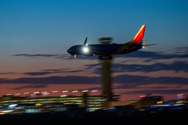 Boeing 737-800 — - Southwest Airlines 737-800 landing at PHX on 8/31/22. Taken with a Canon 850D and Rokinon 135mm f/2 manual focus lens.