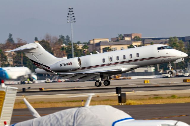 Canadair Challenger 350 (N760QS)