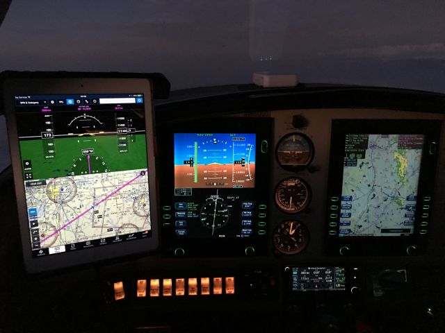 Cessna 350 (N6503C) - Night Flight w iPad with Foreflight, Avidyne PFD & MFD