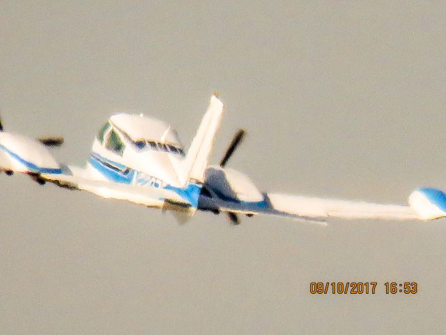 Cessna 310 (N2207F)