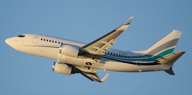 Boeing 737-500 (N732KA)