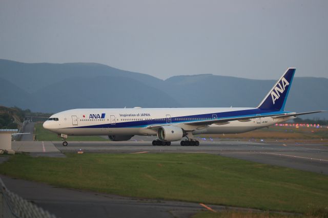 BOEING 777-300 (JA751A) - July 8th 2019:HND-HKD.