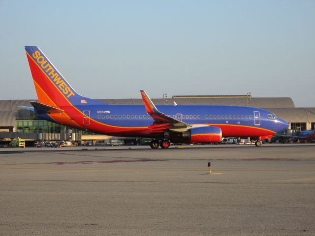 Boeing 737-700 (N931WN) - Holding on RWY 19R