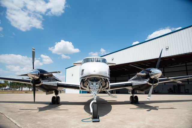 Beechcraft Super King Air 200 (N906DC)